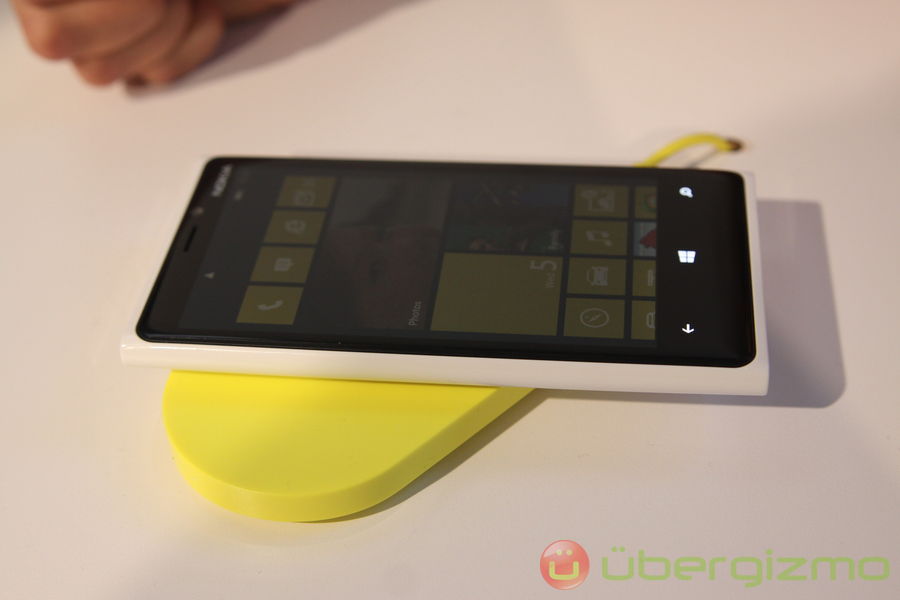 nokia-lumia-920-820-hands-on-01