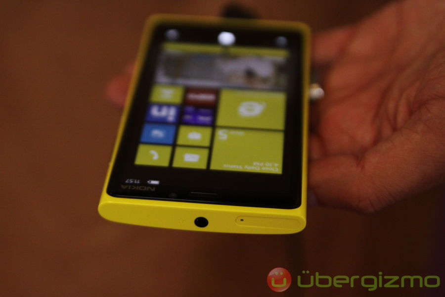 nokia-lumia-920-820-hands-on-12